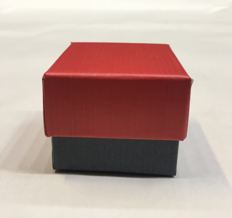 detail Dárková krabička 6x6x4cm, červená/šedá